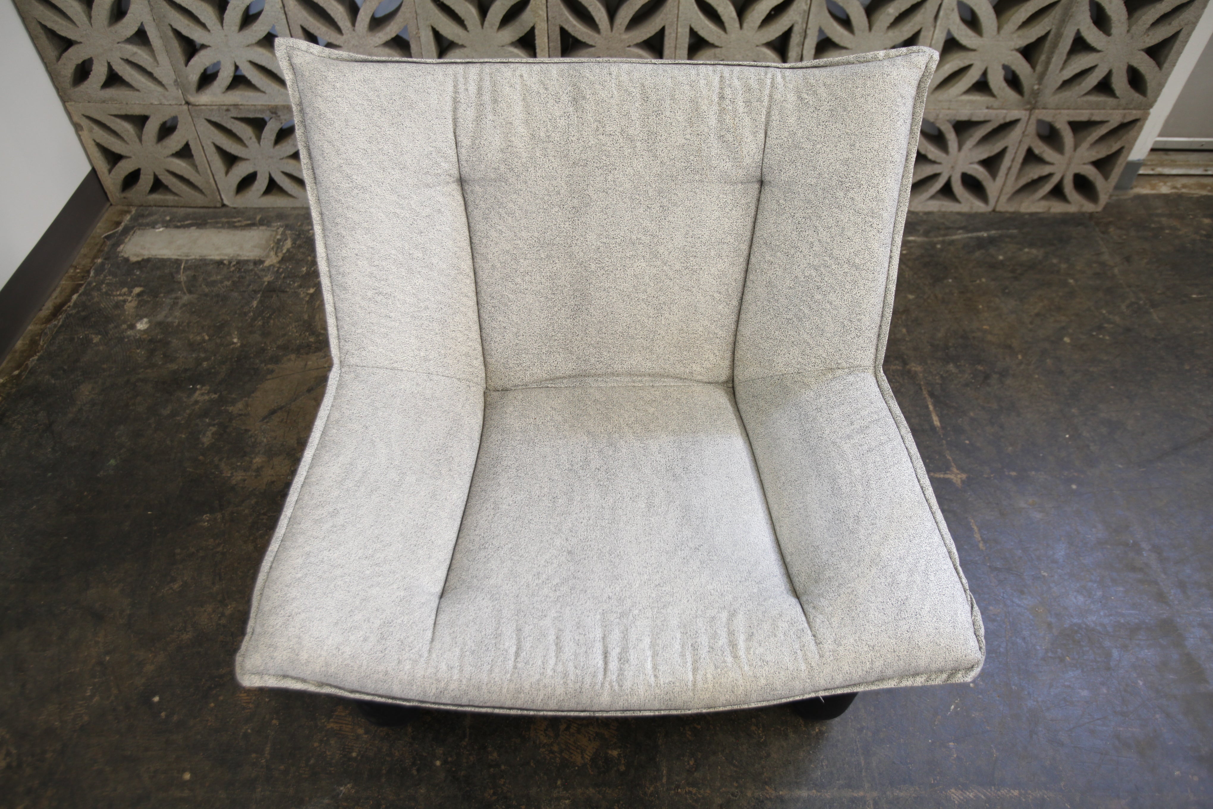 Vintage Lounge Chair / Brand Unknown (38"W x 34"D x 31"H)