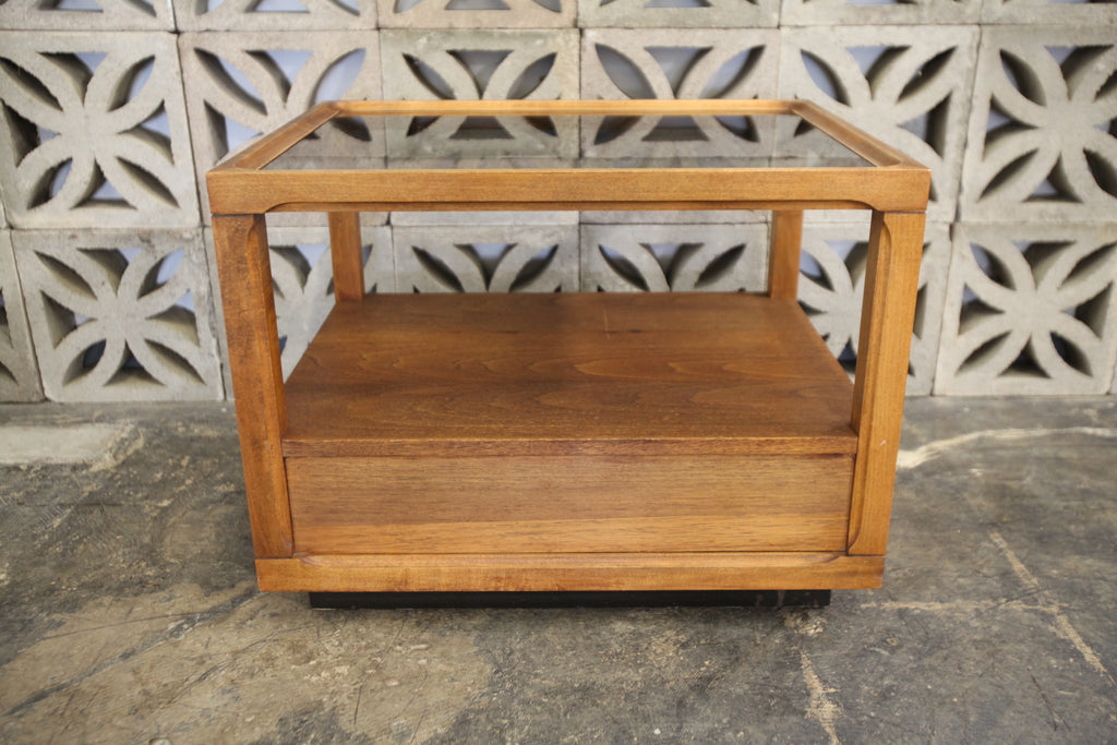 Vintage Deilcraft Walnut Side Table w/ Drawer (26.5" x 20.5" x 20"H)