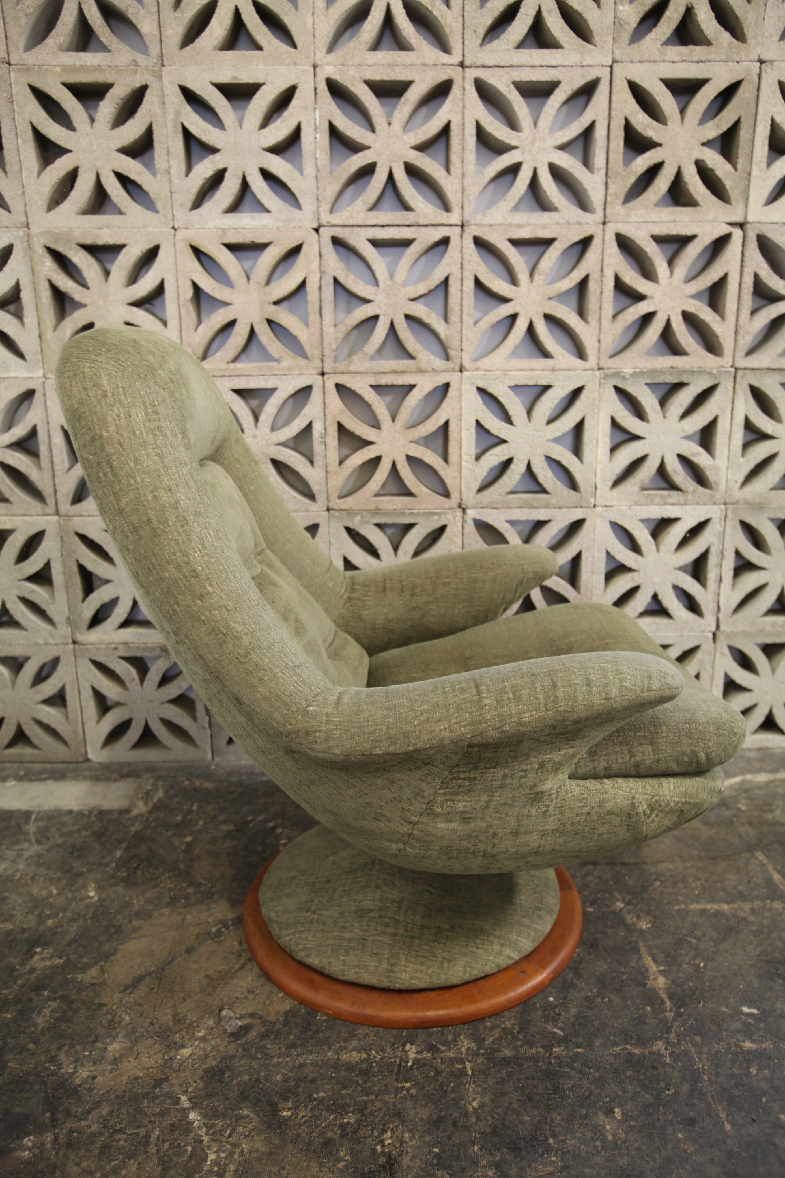 Vintage R. Huber Swivel Chair w/ Teak Base (32"W x 35"D x 37.5"H)