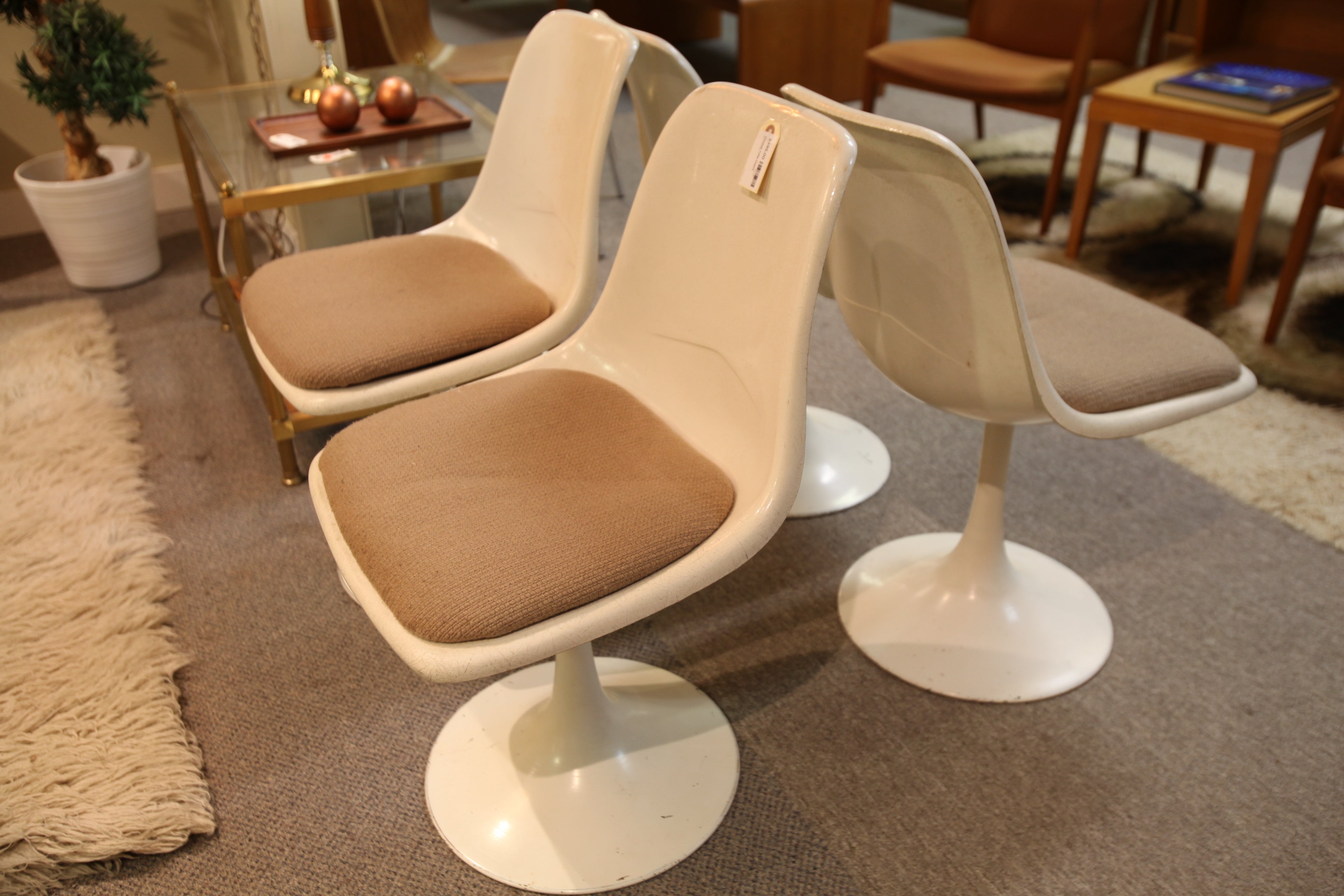 Set of 4 Vintage Fiberform Tulip Chairs (30"H x 18.5"W)