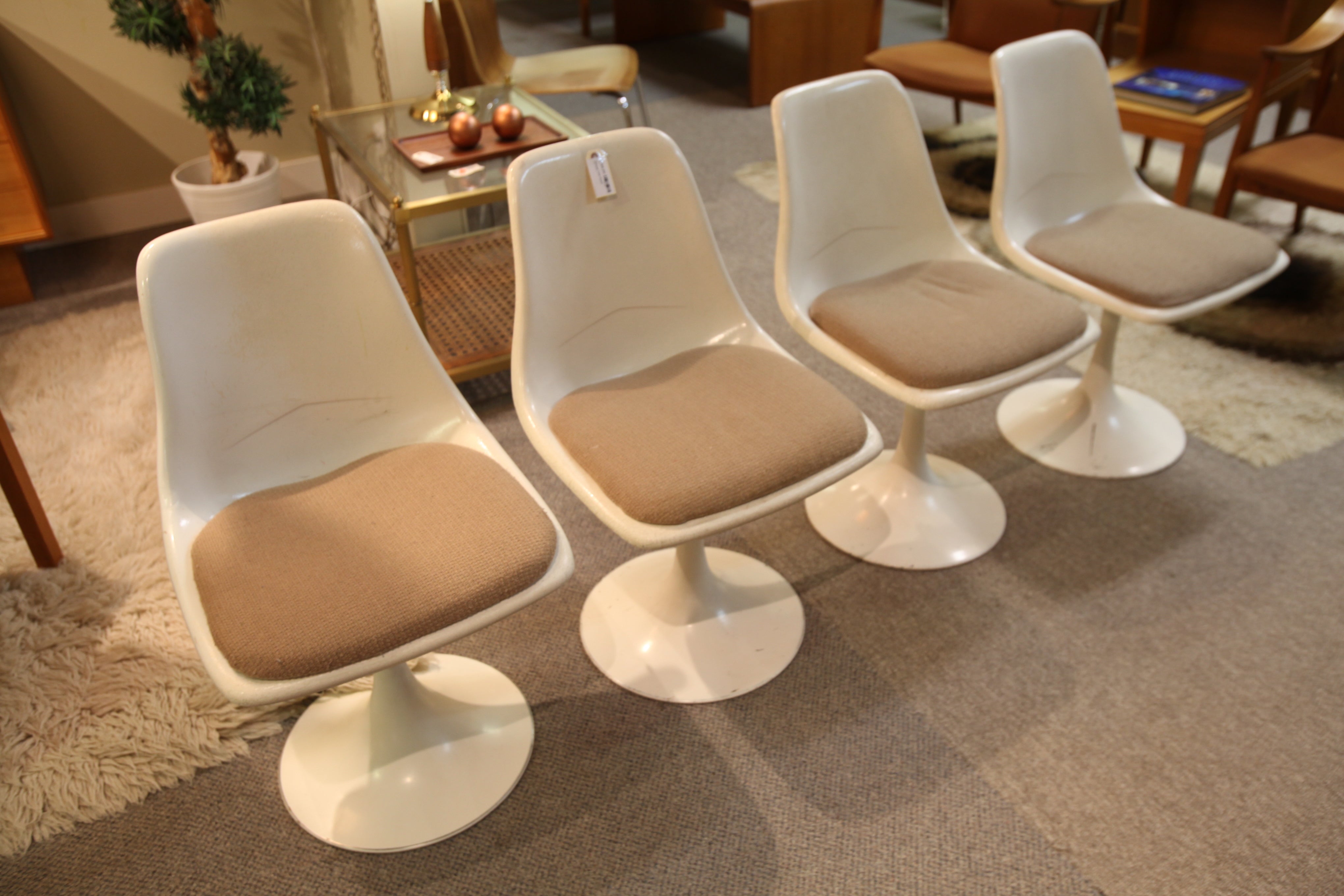 Set of 4 Vintage Fiberform Tulip Chairs (30"H x 18.5"W)