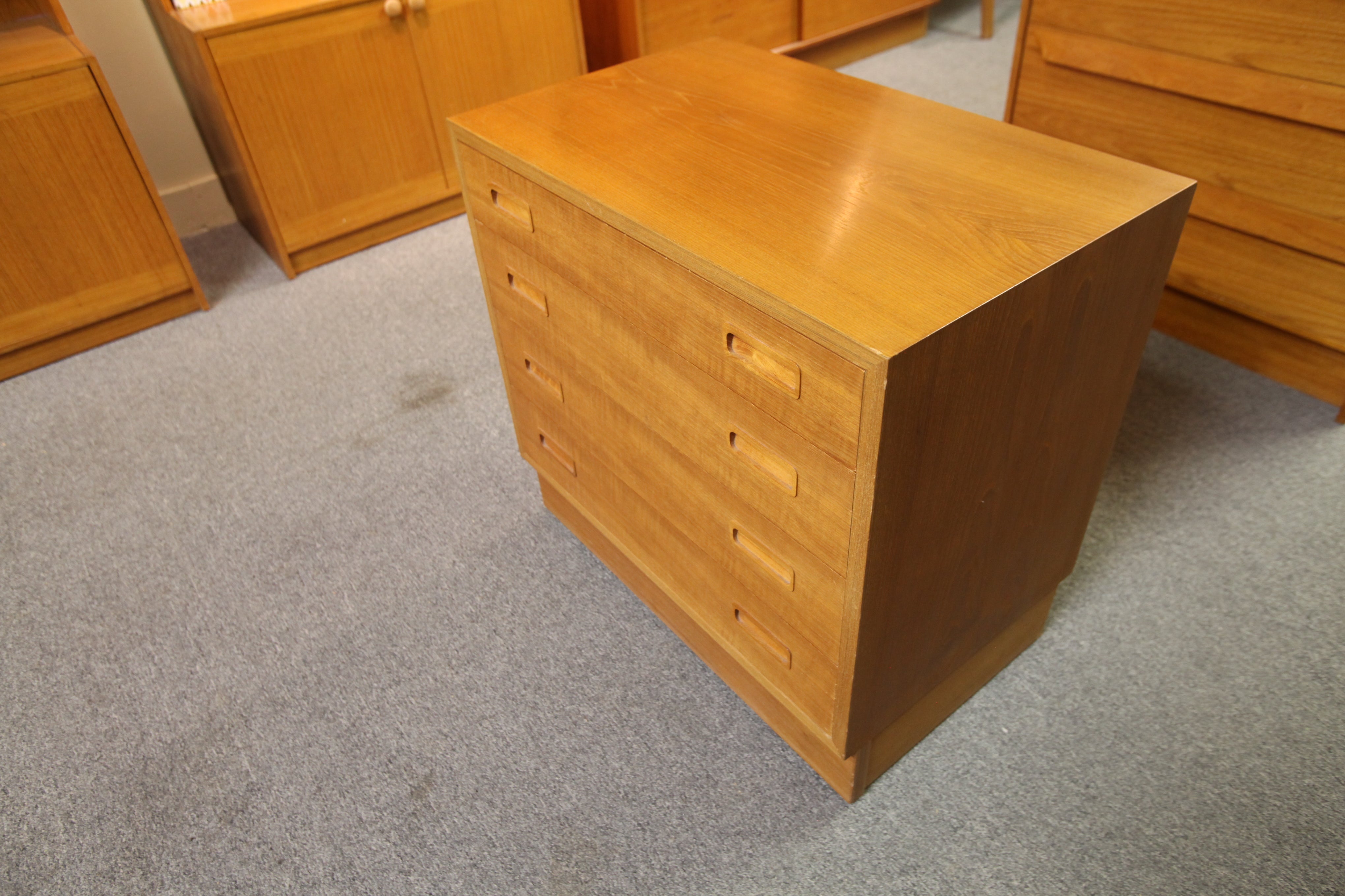 Vintage Teak 4 Drawer Dresser (27.75"W x 16.75"D x 26.25"H)