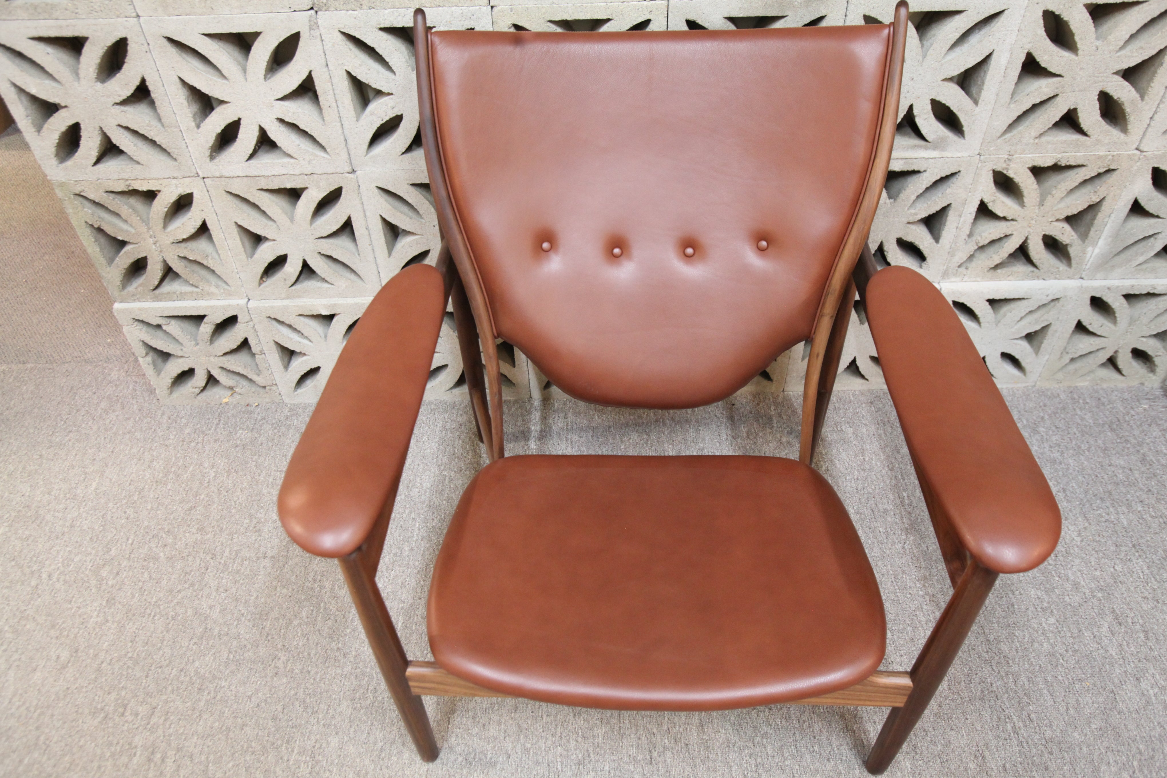 Replica Finn Juhl Chieftain Chair (walnut/brown leather) (40.5"W x 37"H x 35"D)