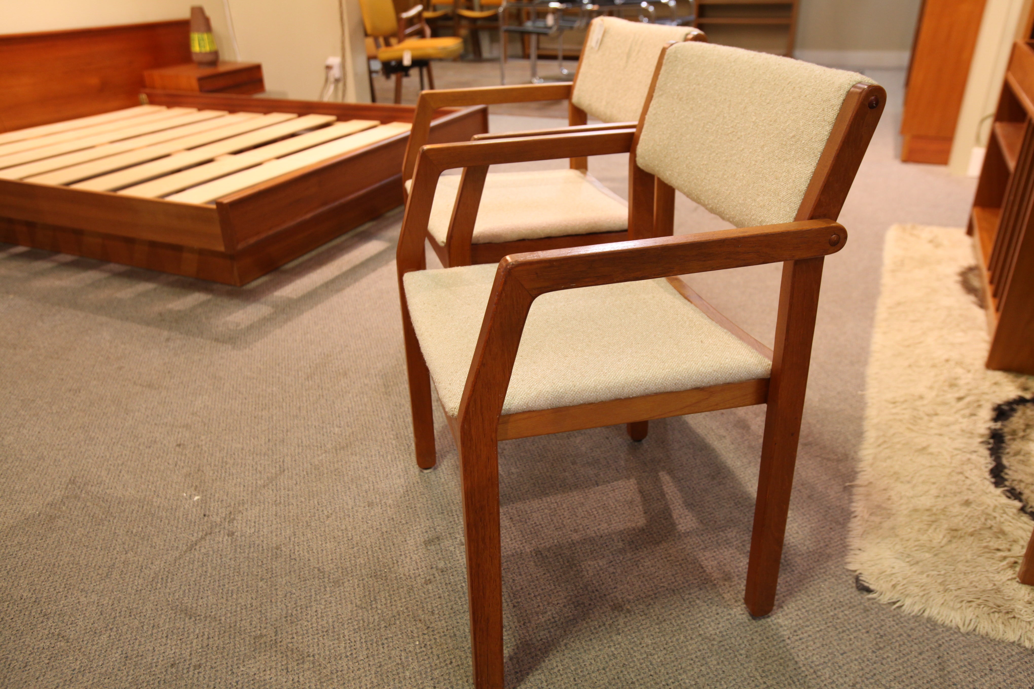 Set of 2 Vintage Teak Arm Chairs (22.75"W x 21"D x 31"H)