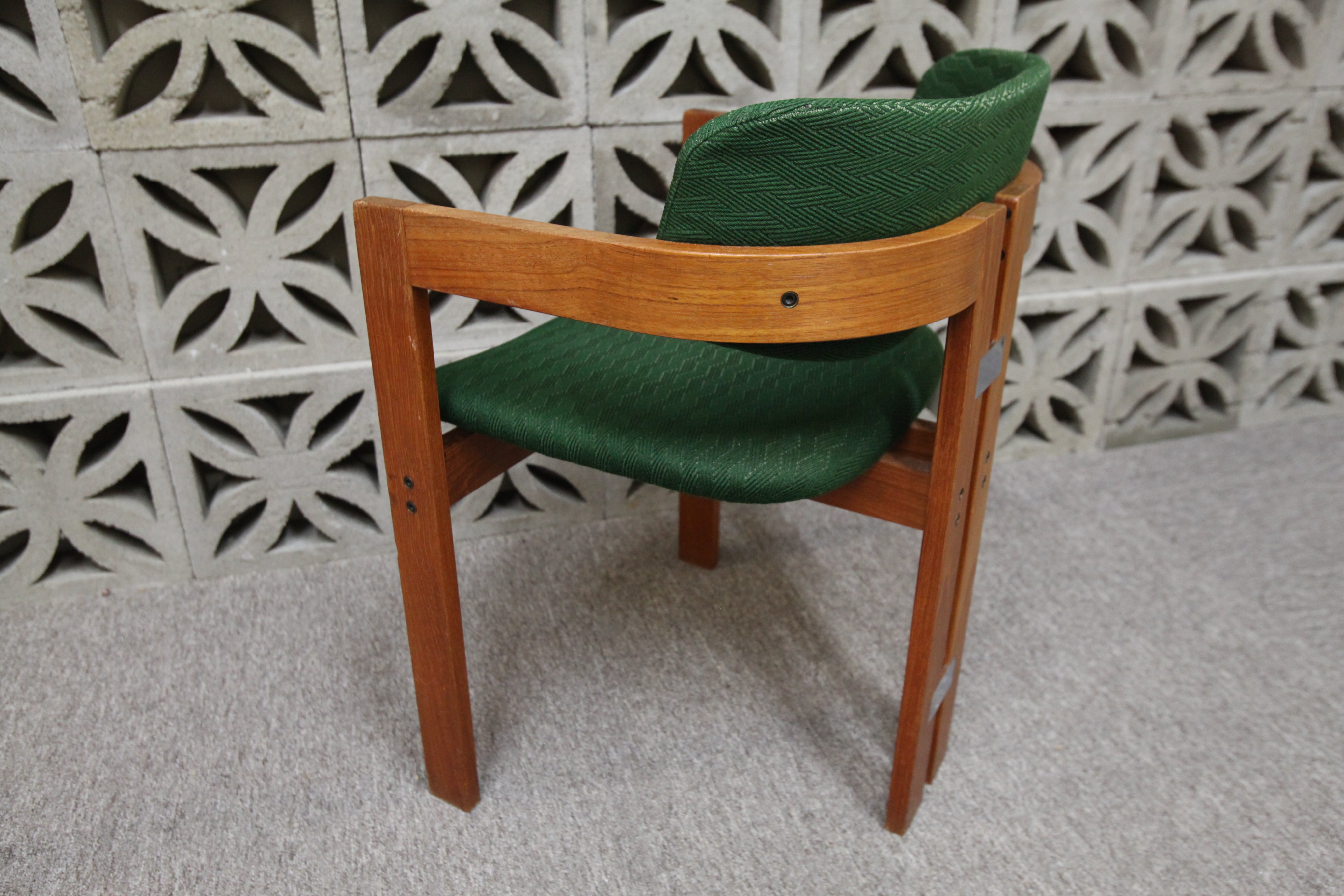 Very Cool Set of 8 Vintage Teak Dining Chairs (Original) (21.5"W x 20"D x 28.5"H)