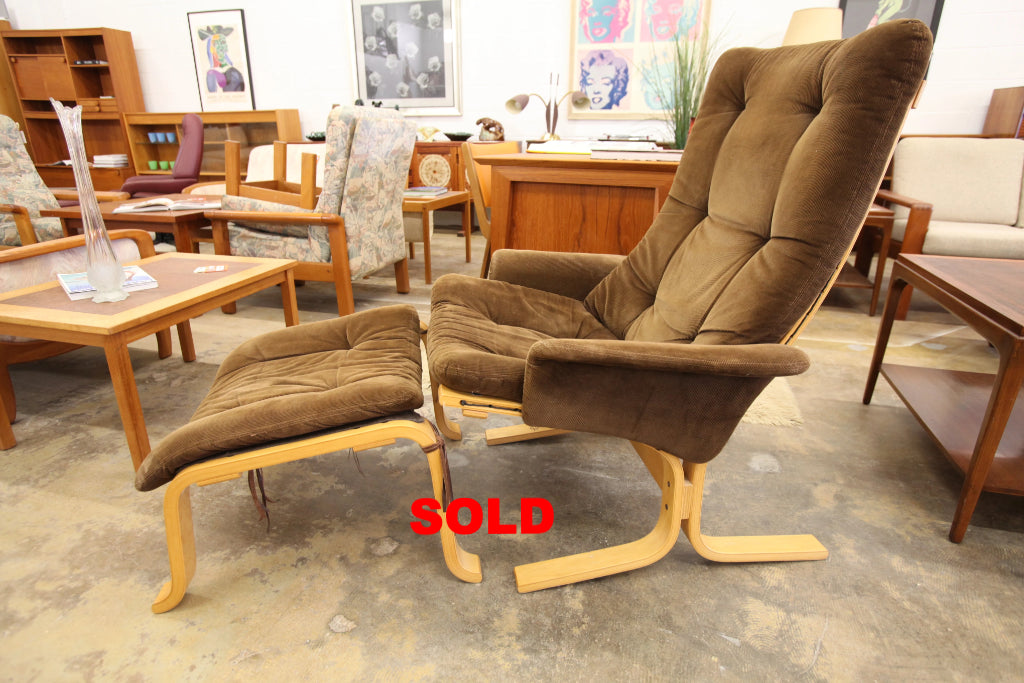 Vintage Plydesigns Siesta Chair & Ottoman (34"W x 42"H)