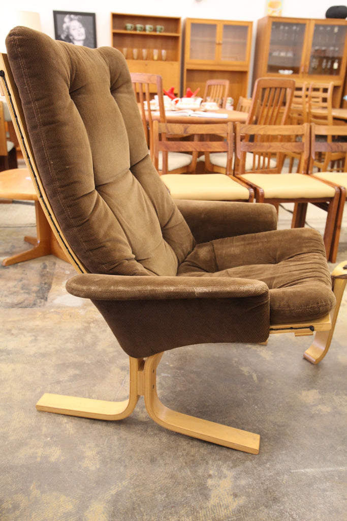 Vintage Plydesigns Siesta Chair & Ottoman (34"W x 42"H)