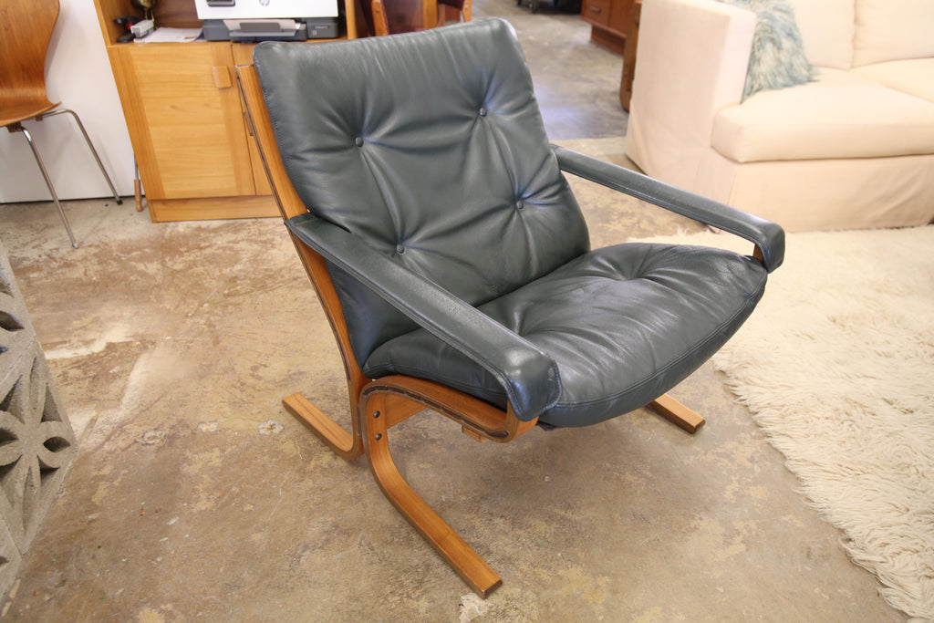 Vintage Westnofa Low Back Siesta Chair (Drk Green Leather) (29"W x 31.5"H)