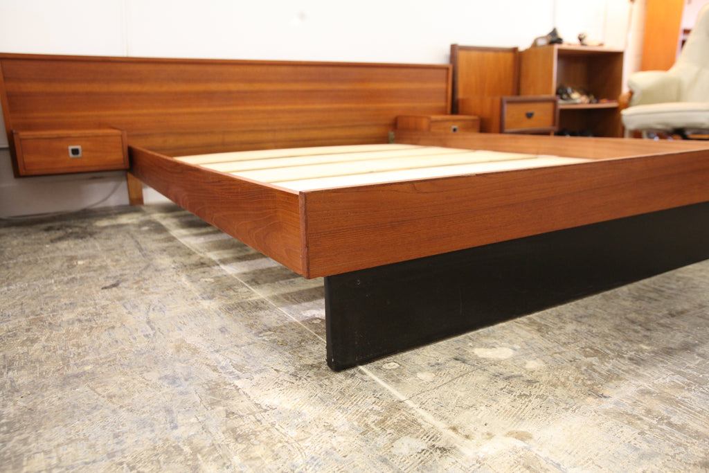 Vintage Teak Queen Bed w/ Floating Night Stands (97.25"W x 27.5"H x 82.25"D)