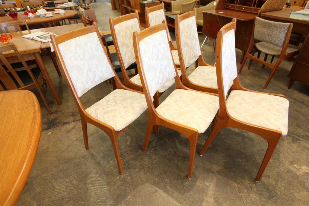 Set of 6 Vintage Teak High Back Dining Chairs (18.25"W x 39.25"H)