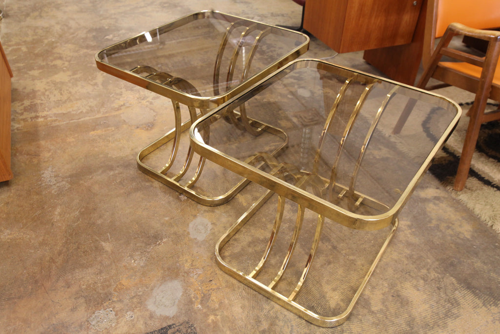 Vintage Brass End Table. (27" x 24" x 21"H)