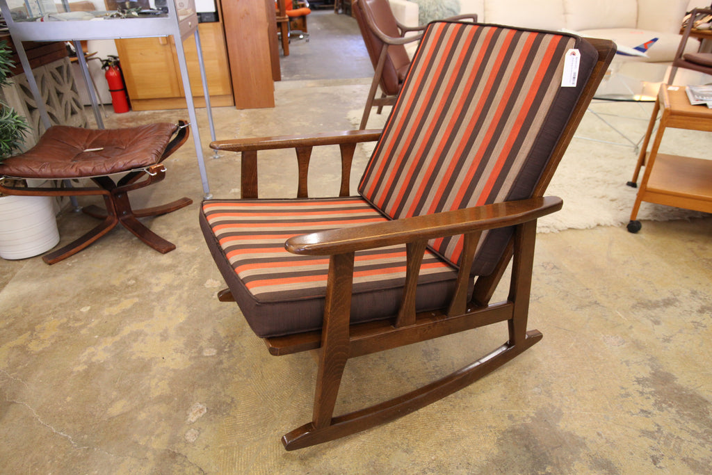 Vintage Walnut Rocking Chair (26.5"W x 31"H x 32"D)