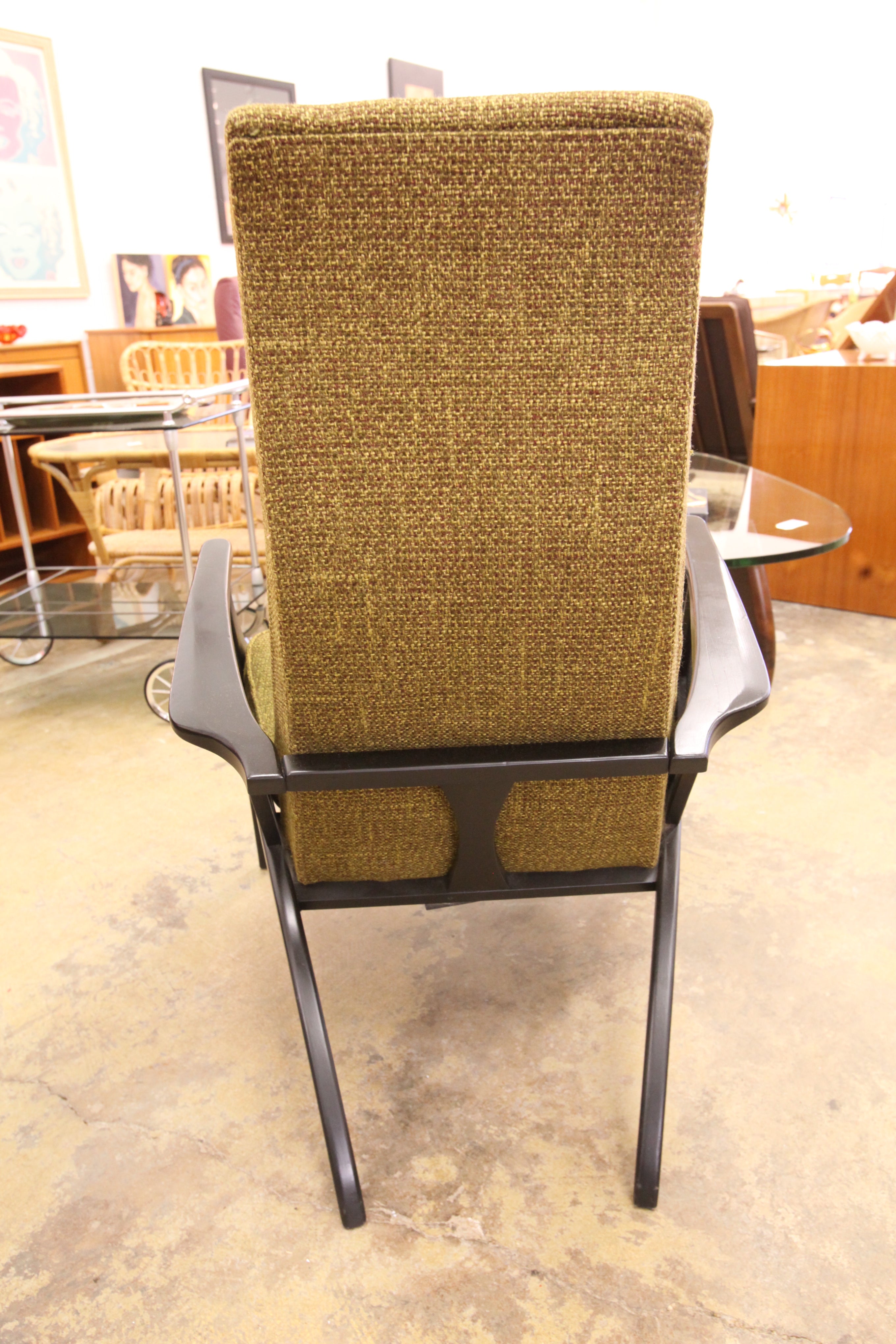 Unique Vintage Lounge Chair (27.25"W x 38.5"H x 30"D)