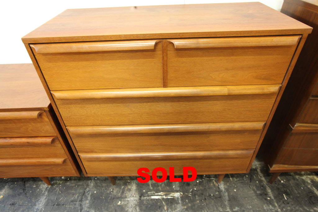 Beautiful Vintage Walnut 4 Drawer Dresser by Viscol (40"W x 18.75"D x 42"H)
