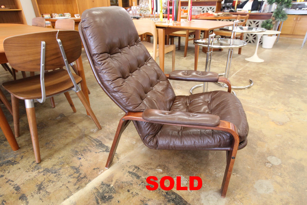 Vintage Brown Leather Gote Mobler Swedish Lounge Chair (29"W x 36"H)