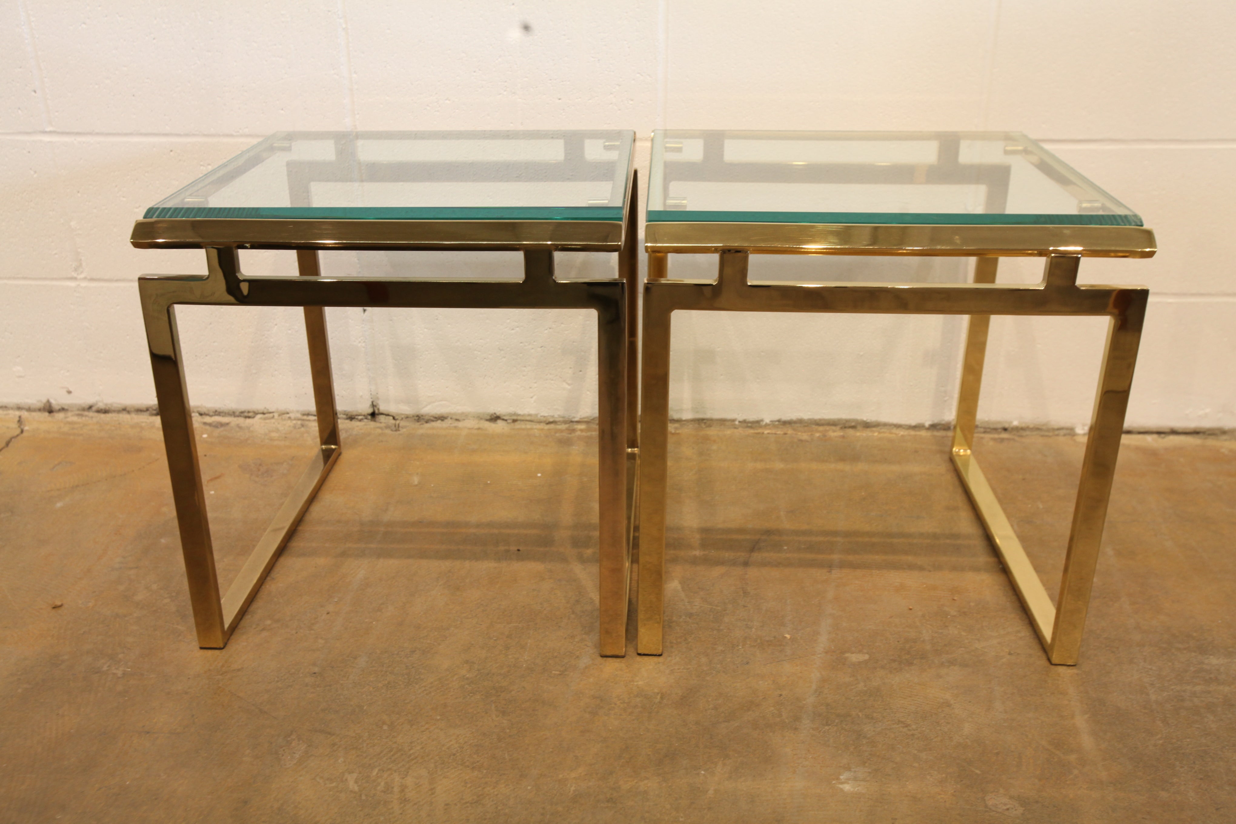 Beautiful Vintage Solid Brass End Table (17" x 18" x 17.5"H)