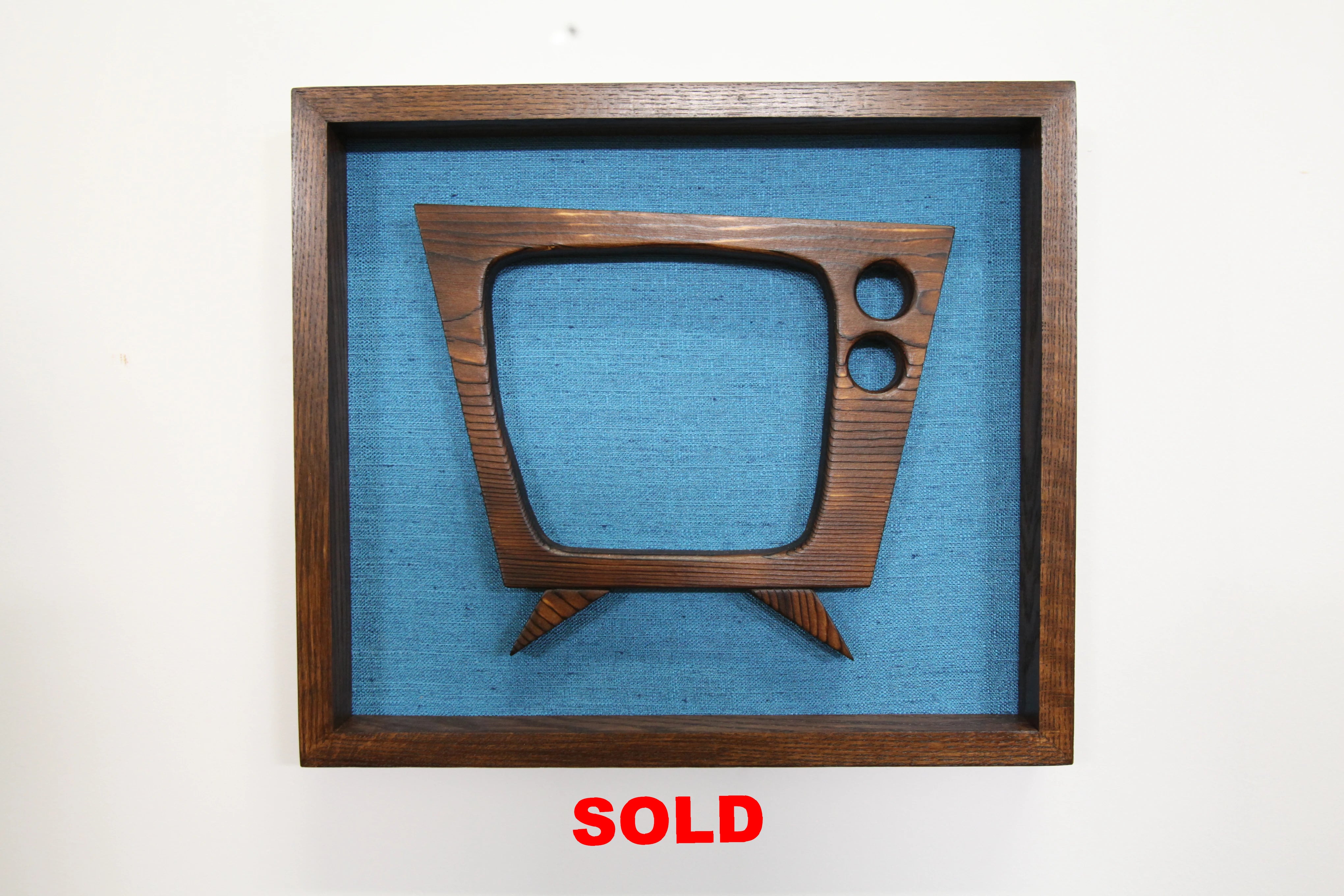 Dark Framed TV w/ Blue Background (16"W x 14"H)