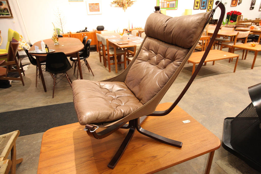 Beautiful Vintage Sigurd Ressell Brown Leather Falcon Chair (29"W x 39"H x 32"D)
