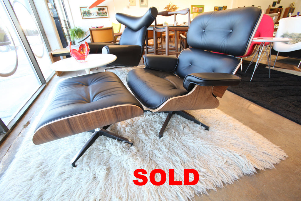 New High End Replica Eames Chair and Ottoman (Walnut Wood / Black Leather)