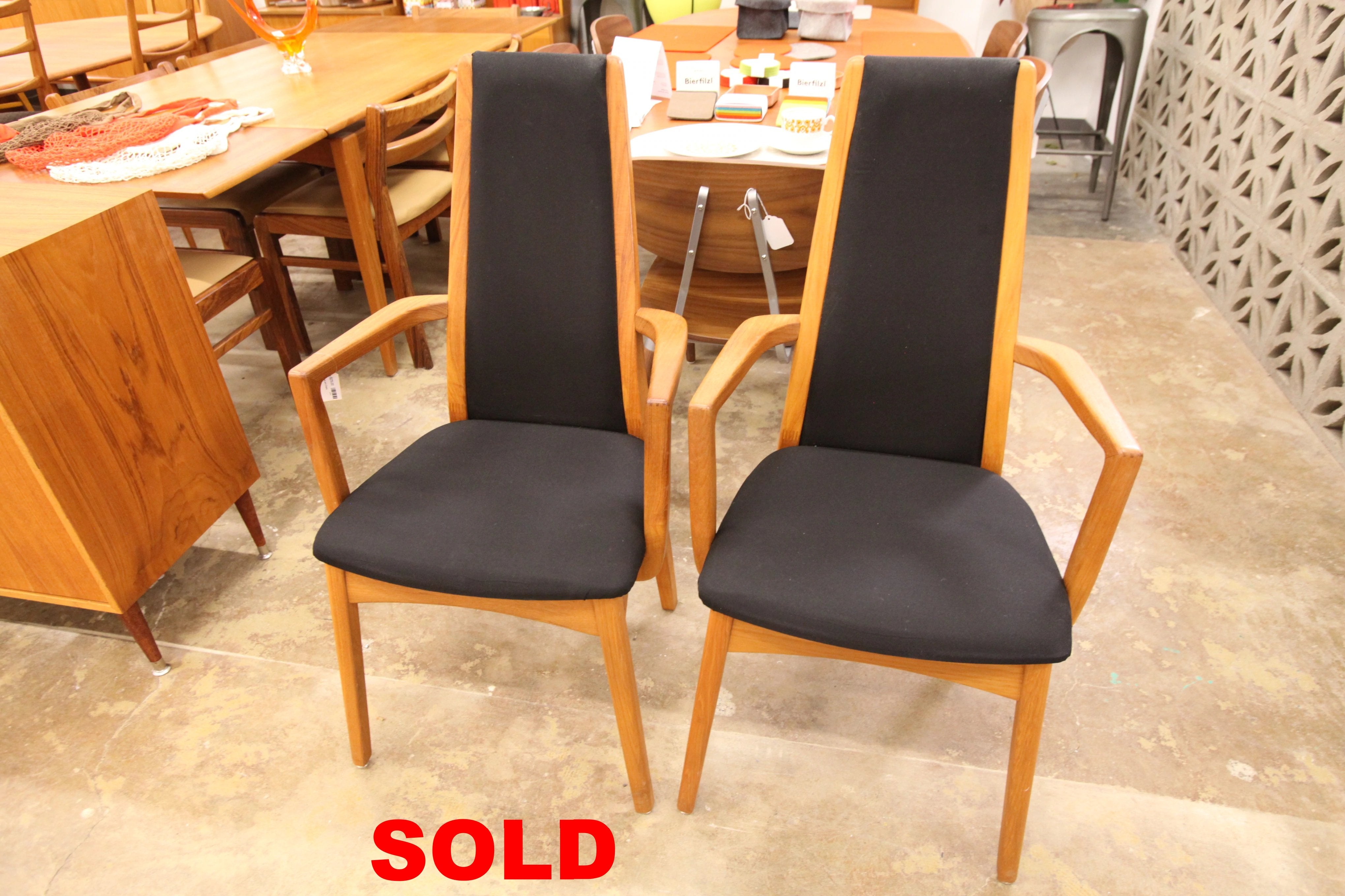 Set of 2 Vintage Teak Arm Chairs (20.5"W x 39.5"H)