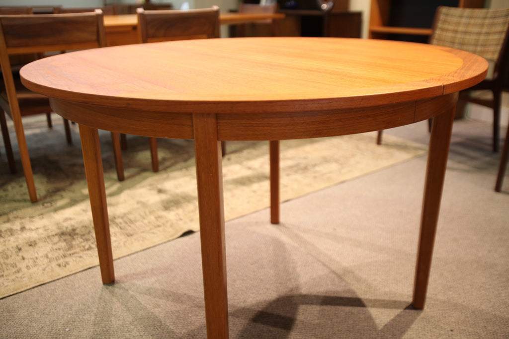 Round Teak Table with Leaf (43" across round) or (66.5"x43") with leaf