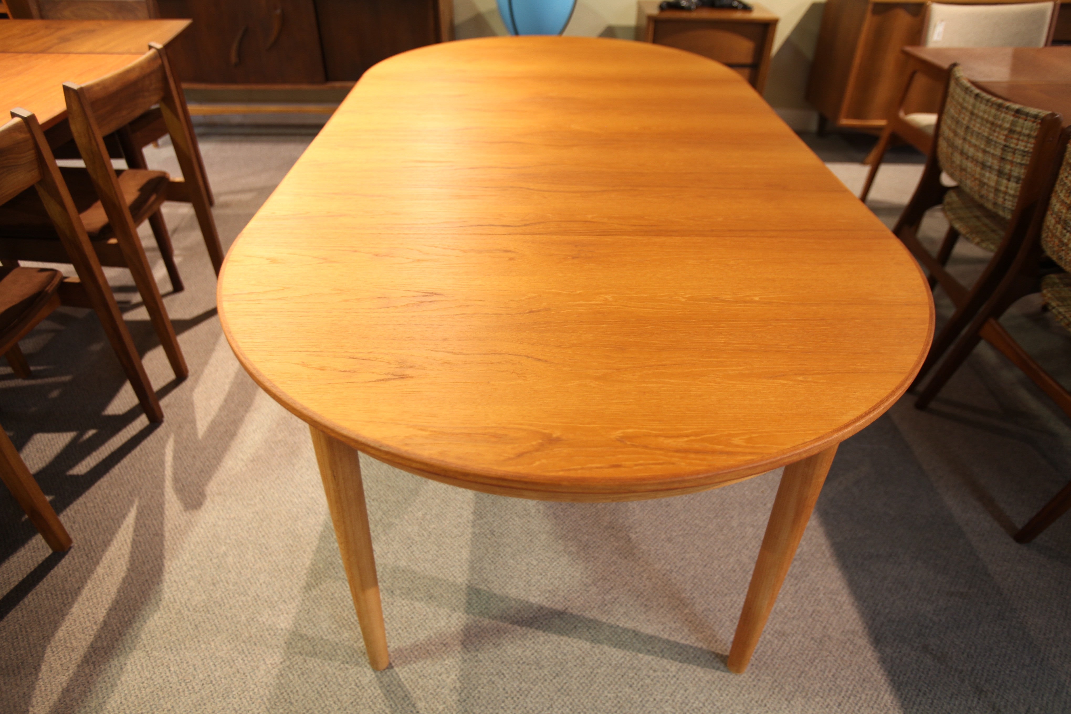 Round Danish Teak Table (2 leafs) 43.25" across (82.75" x 43.25) with extensions
