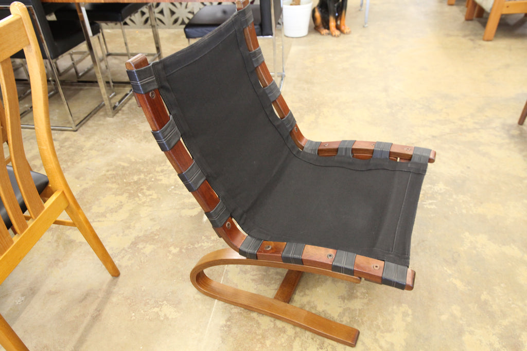 Vintage Leather Kengu Chair (24"W x 31.75"H x 26"D)