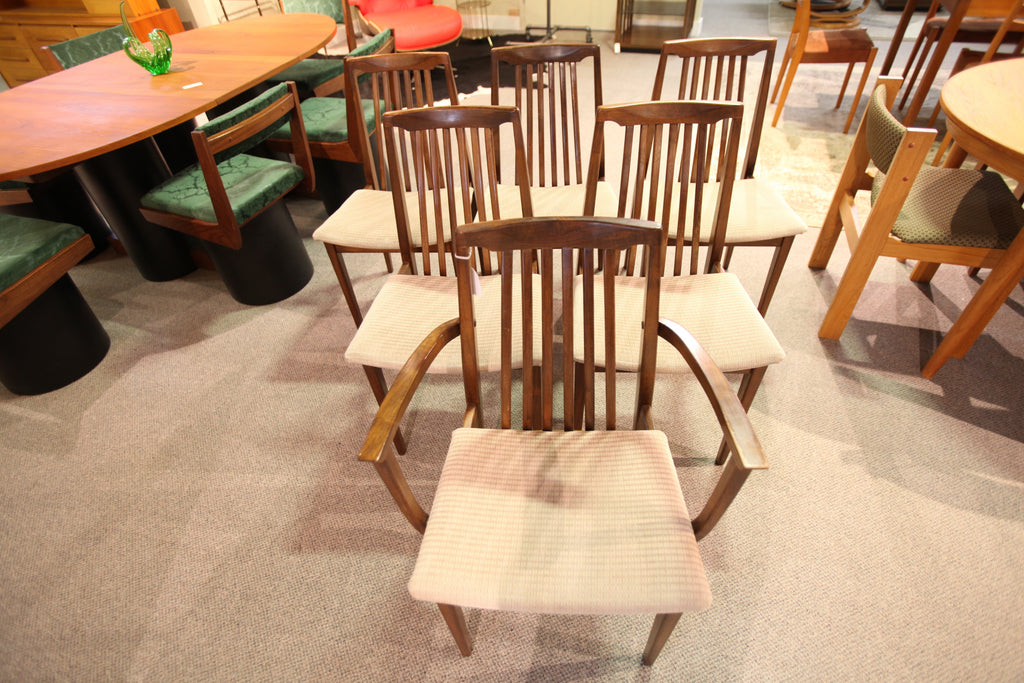 Honderich Walnut table with 6 Chairs. (2 extensions) 92" x 41.50" or 67.50 x 41.50