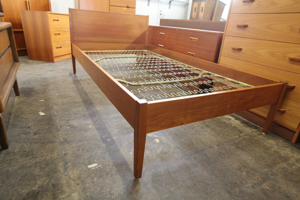 Vintage Poul Hundevad Teak Single Bed (41.75"W x 77.5"D x 30.75"H)