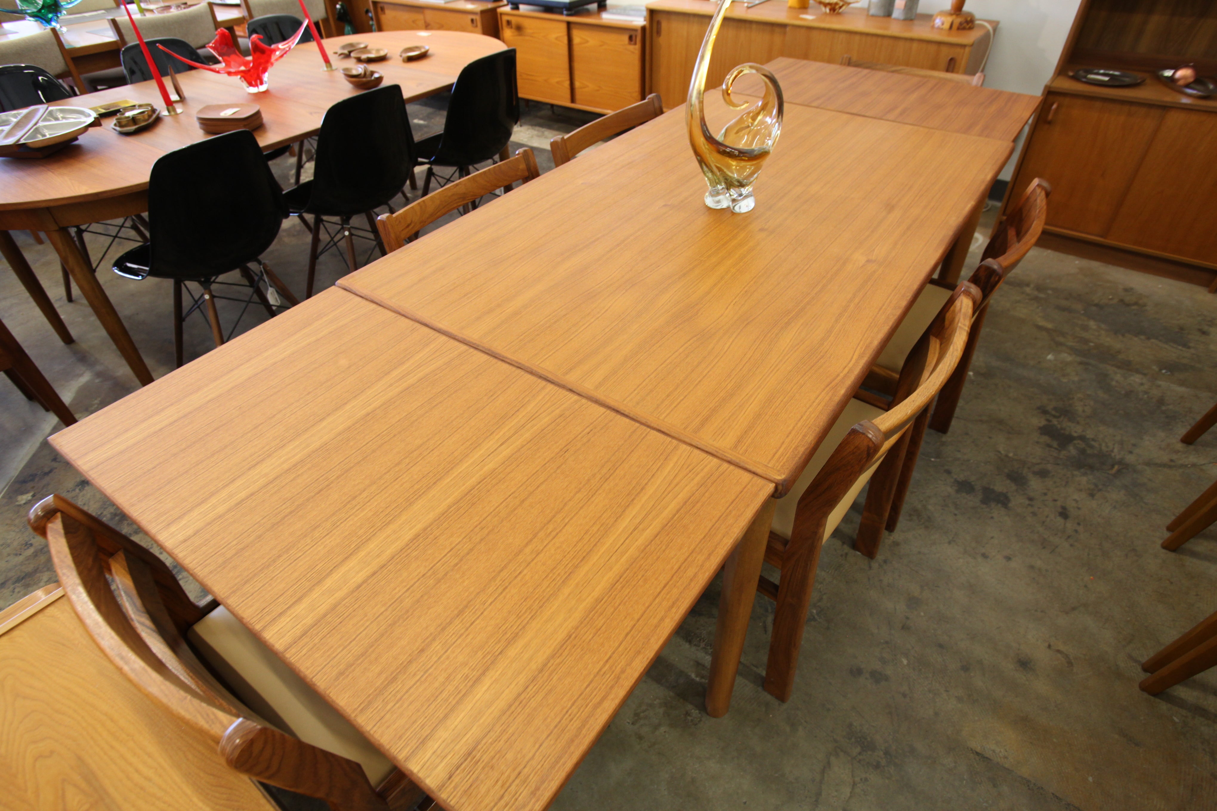 Beautiful Danish Teak Dining Table w/ Pullout Hidden Leafs (96.5"x35.25")(57"x35.25")