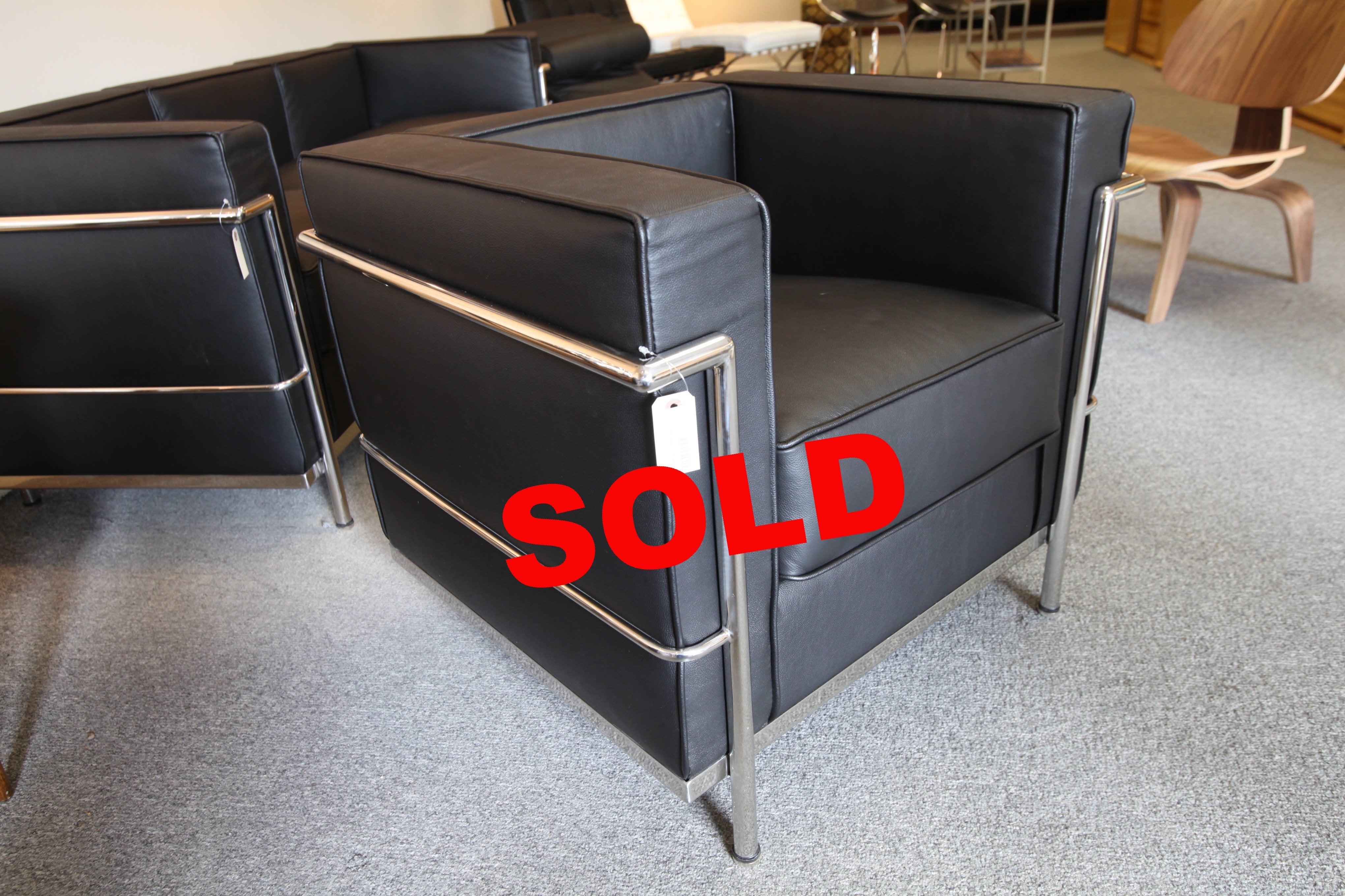 Le Corbusier Single Seat Chair (Black Leather) 30.5"W x 27.5"D x 27"H