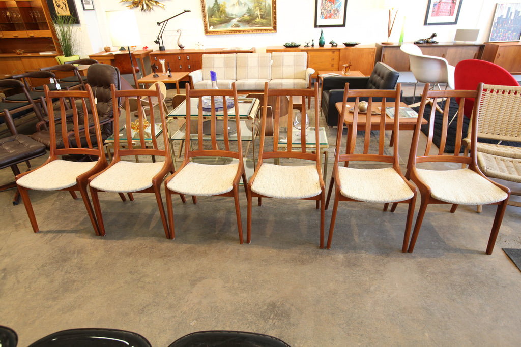 Beautiful Set of 6 Vintage Hi-Back Teak Dining Chairs (18"W x 18"D x 38.5"H)