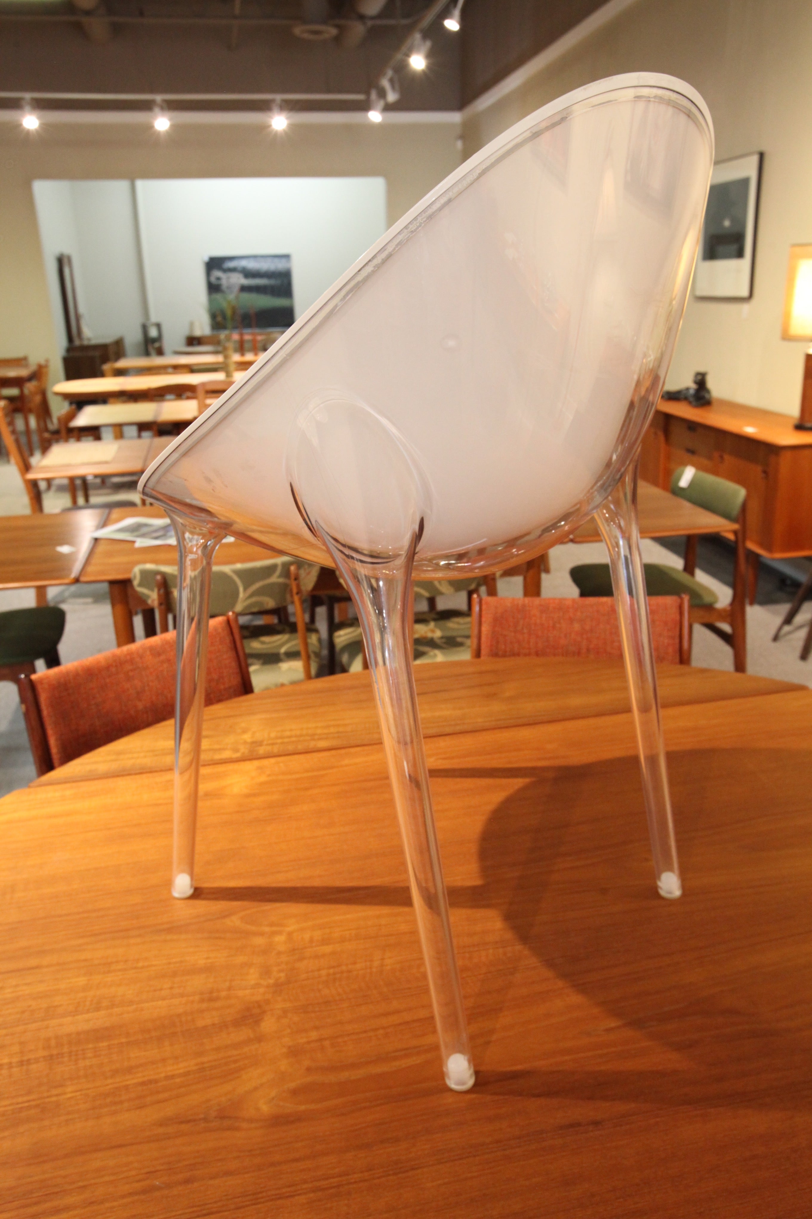 "Mr. Impossible" Chair by Kartell (Glossy Opaque White)