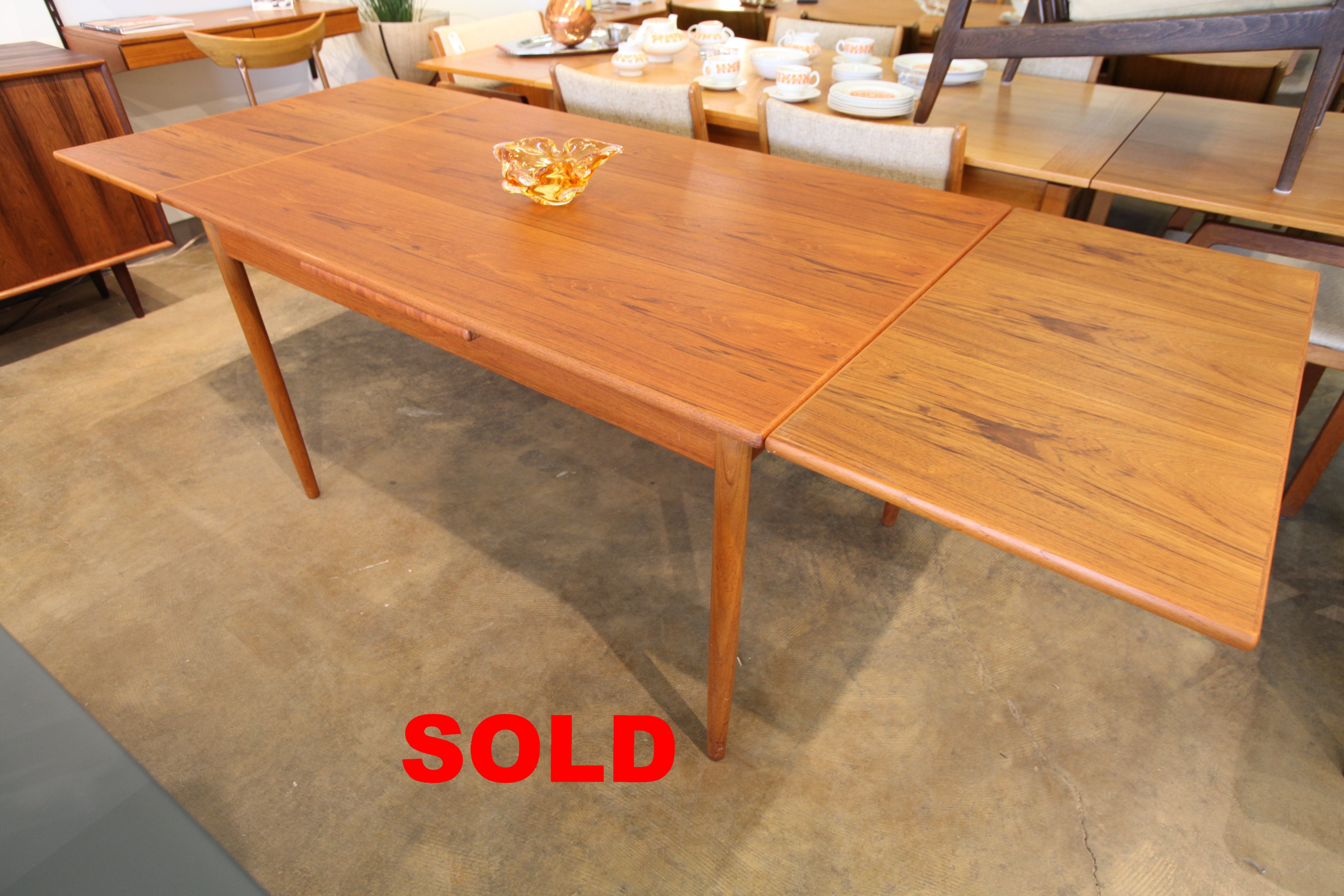 Vintage Danish Teak Dining Table w/ Pullout Extensions (86.75"x33.5")(51.25"x33.5") 29"H