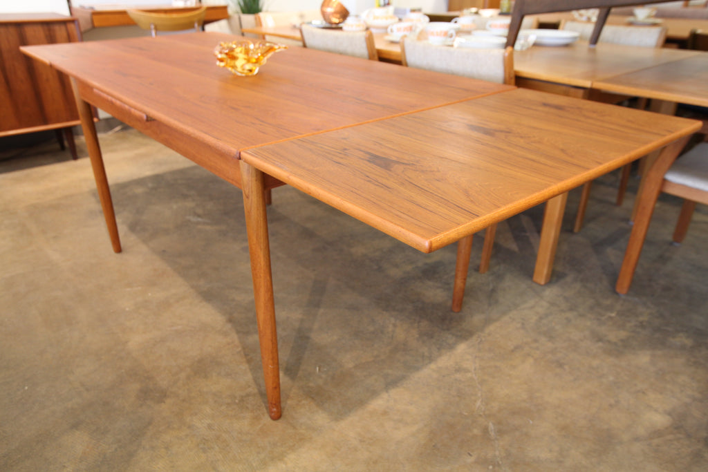 Vintage Danish Teak Dining Table w/ Pullout Extensions (86.75"x33.5")(51.25"x33.5") 29"H