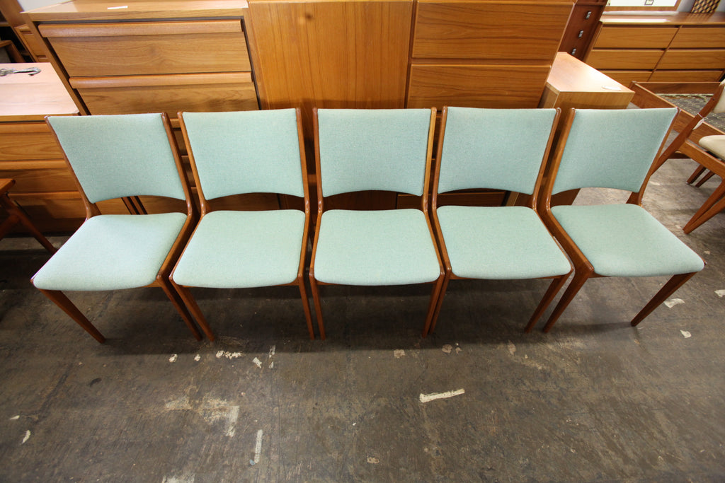 Beautiful Set of 5 Vintage Teak Dining Chairs (19"W x 22"D x 33.75"H)