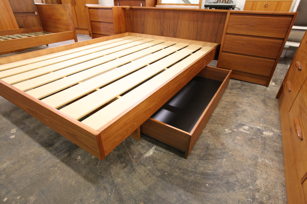 Vintage Teak Queen Size Bed with Night Stands (114"W x 30"H x 90"D)