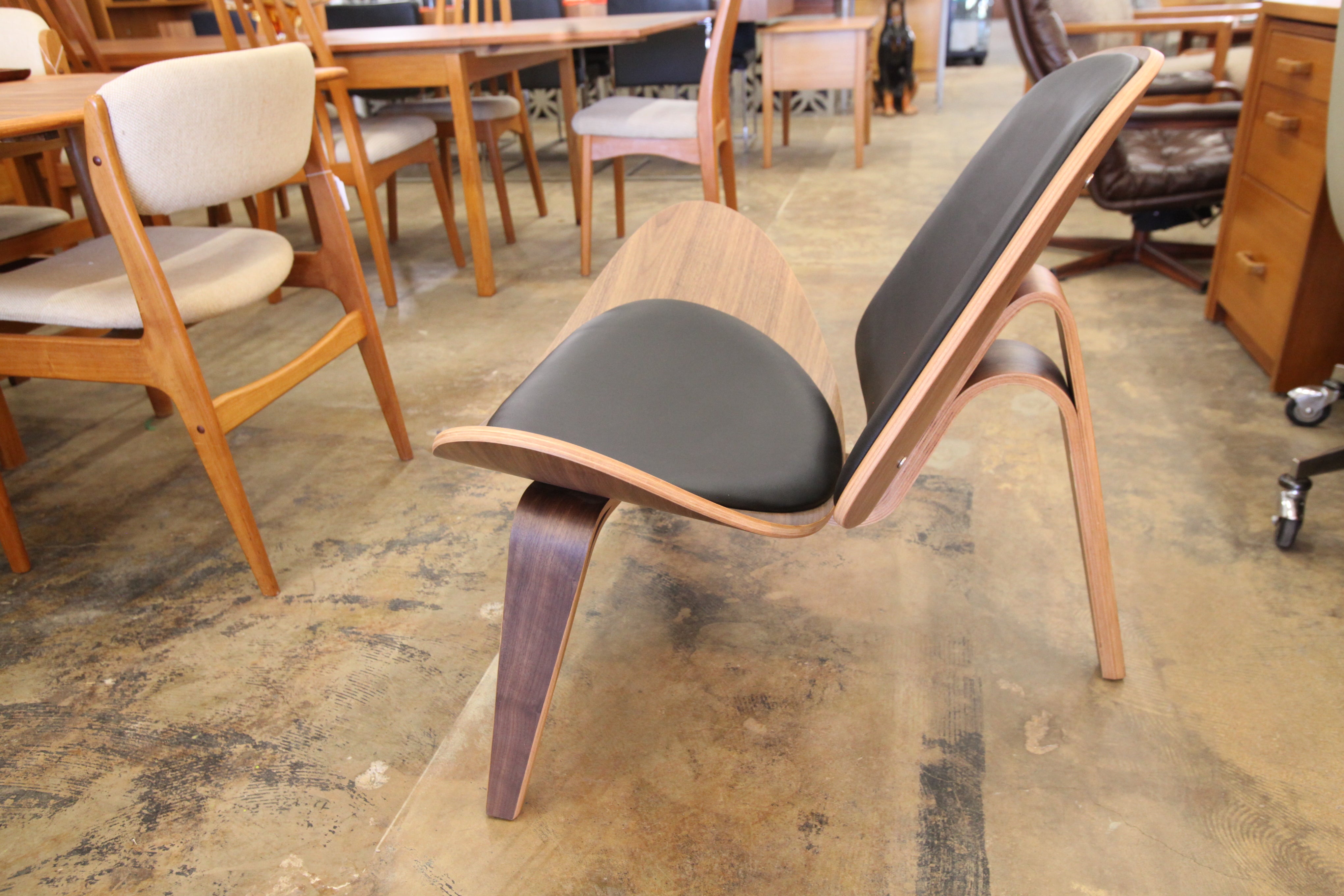 Hans Wegner Shell Chair Replica / Black Leather (35"W x 30"H x 32"D)