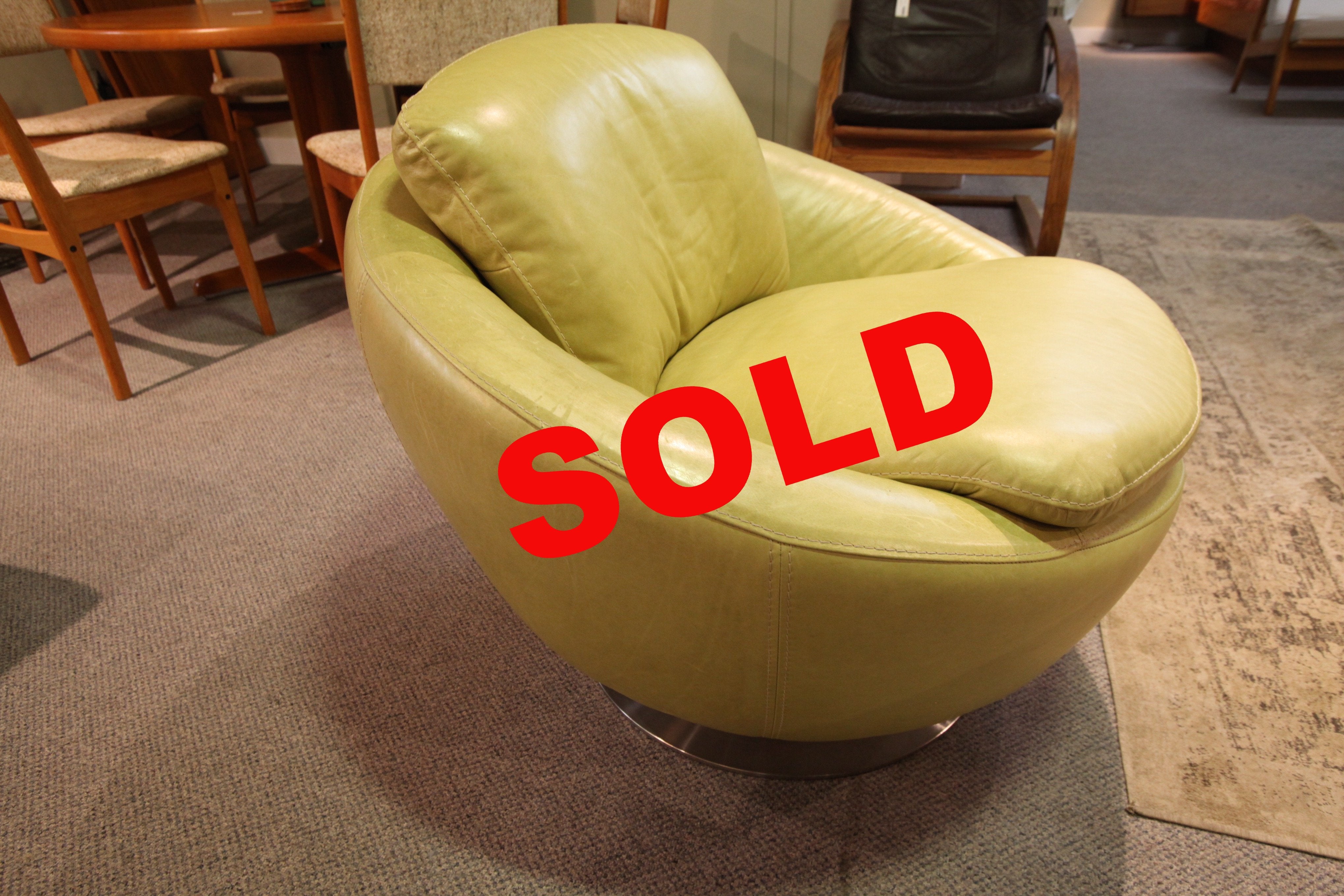 Leather Swivel Chair (Light Green)