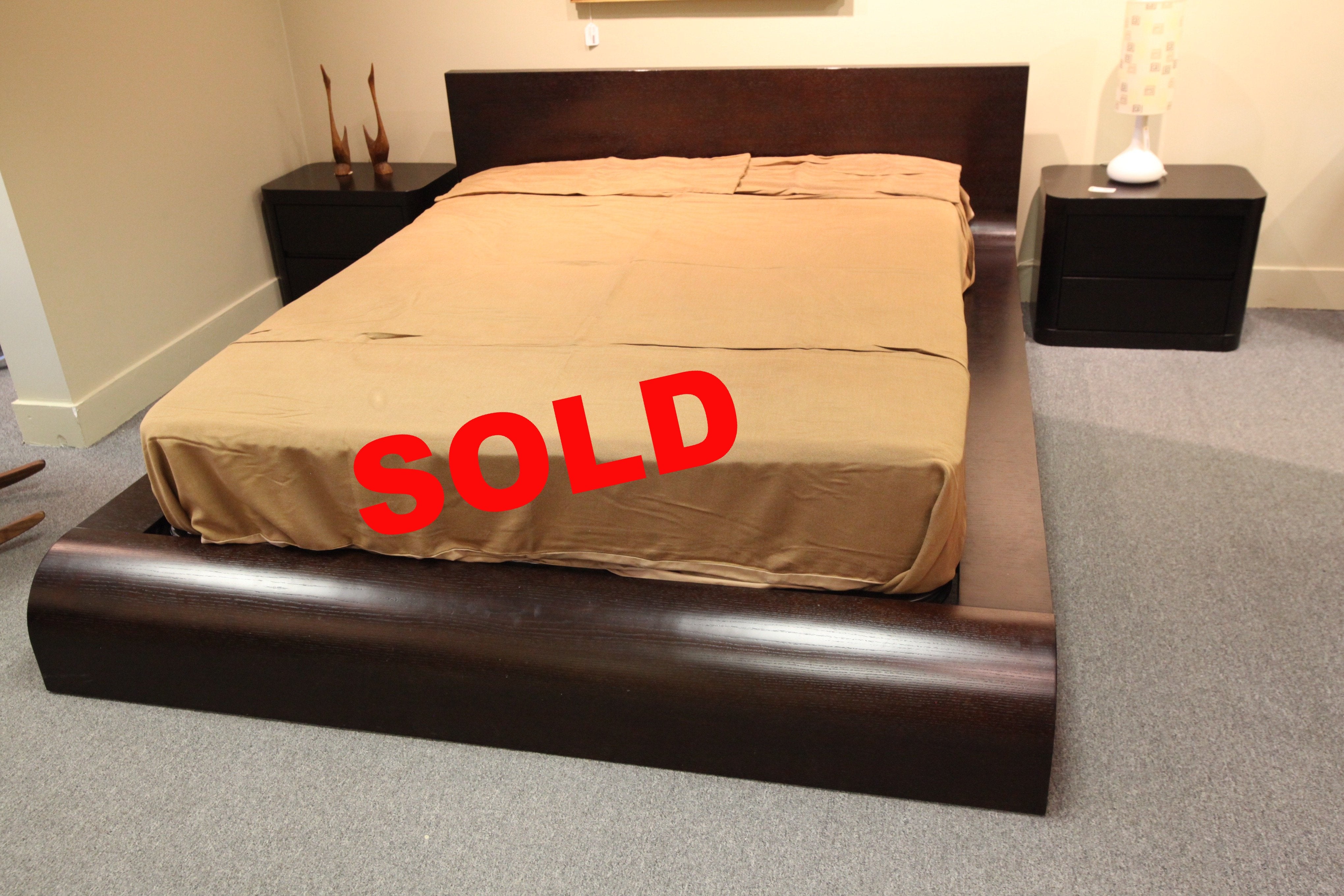 Queen size Flo Bed  (72.75"W x 90"L)