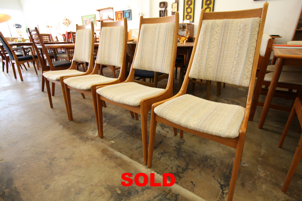 Set of 4 Vintage Nordic Teak Dining Chairs (18.25"W x 20"D x 39"H)