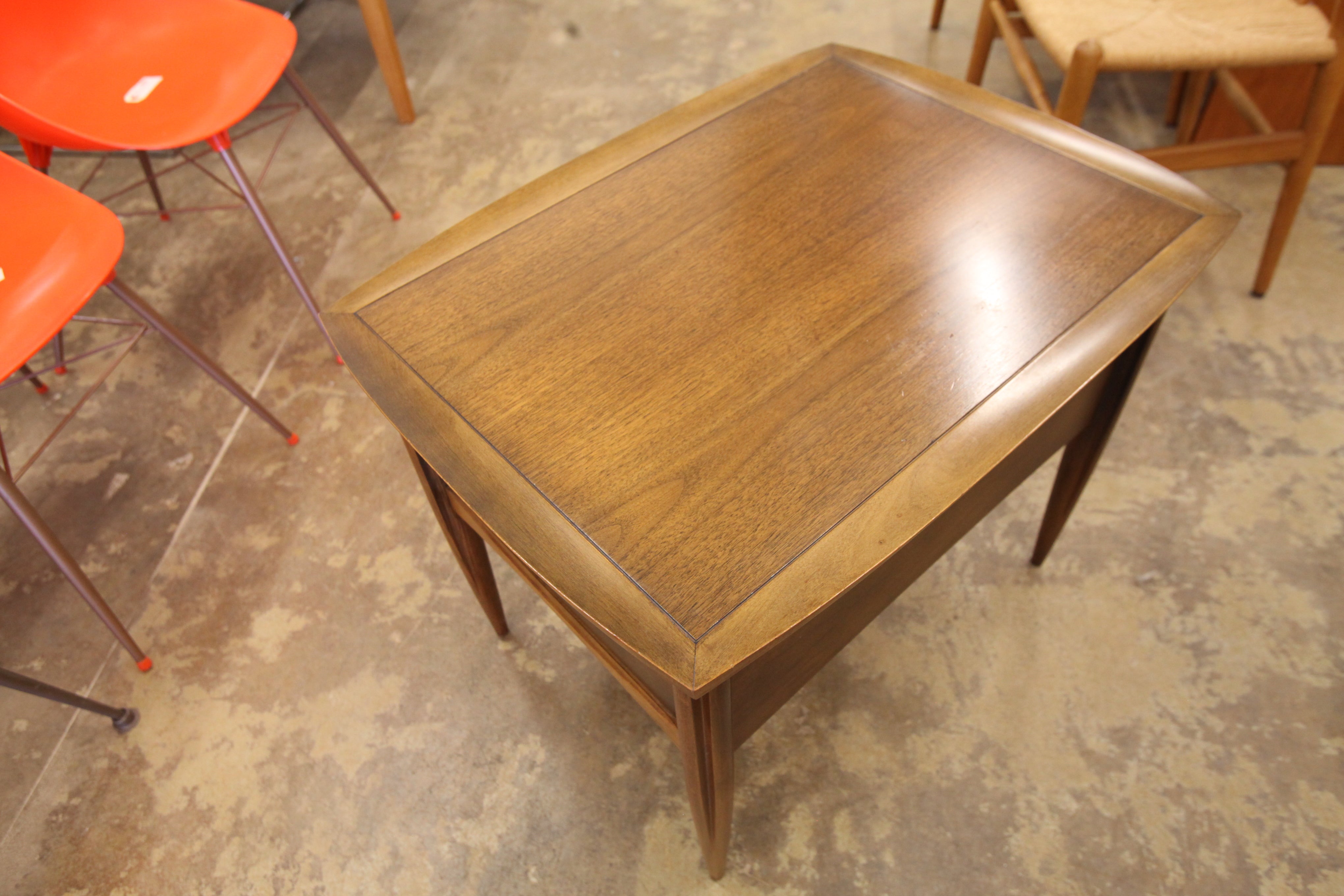 Vintage Deilcraft Walnut End Table w/ Drawer (28" x 21" x 22.25"H)