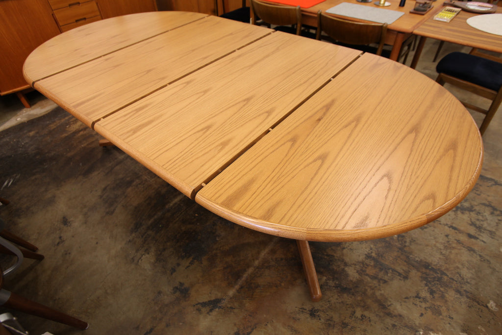 Vintage Oak Round Dining Table Set w/ 2 Leafs and 4 Chairs