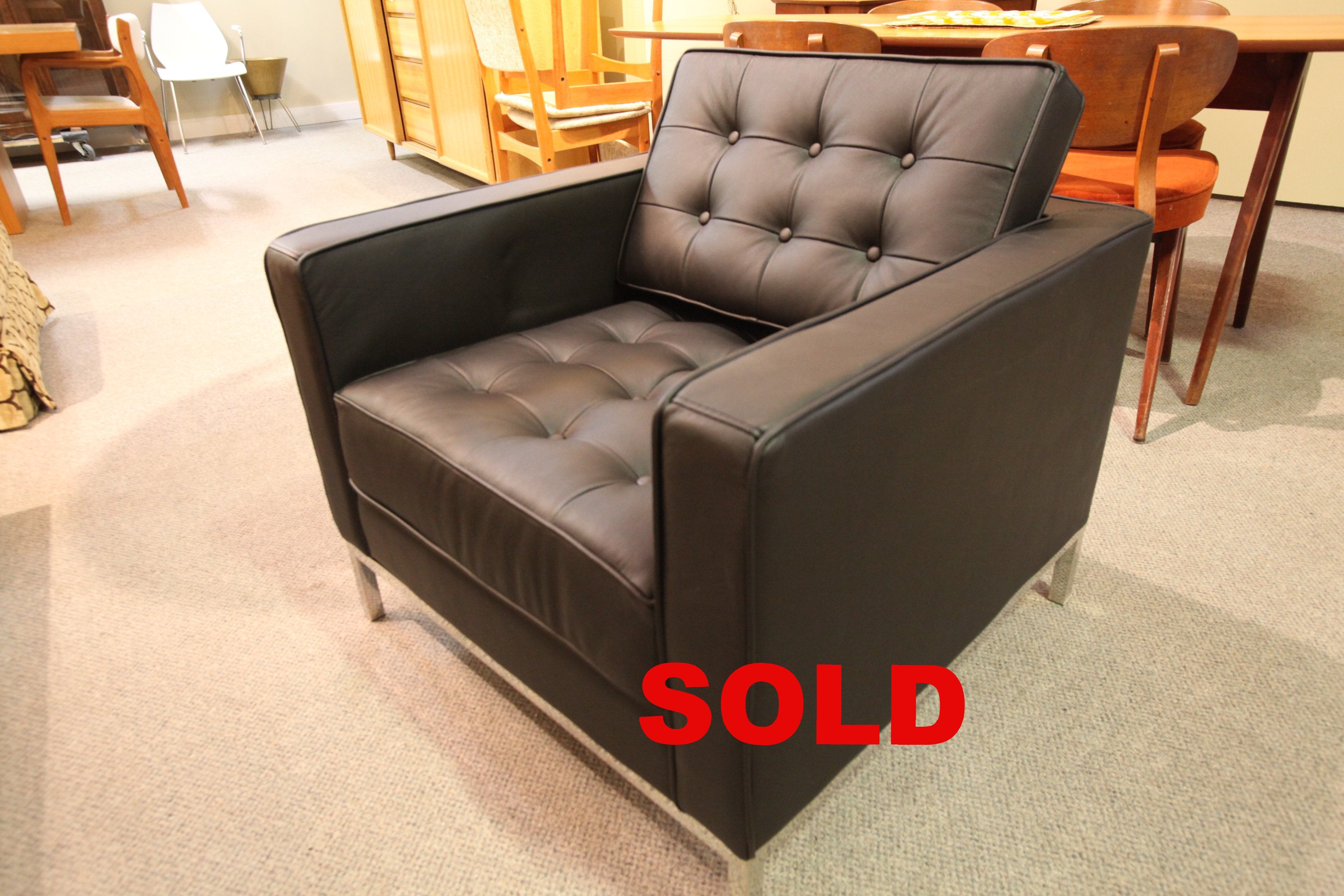 Knoll Replica Single Seater (Black Leather) (32.5"W x 31.5"D x 33"H)