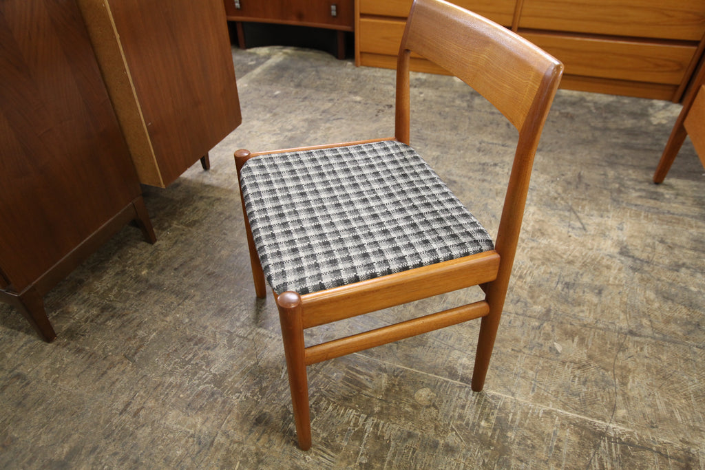Vintage Single Teak Wood Back Chair by RS Associates Montreal (19.5"W x 16"D x 29.5"H)