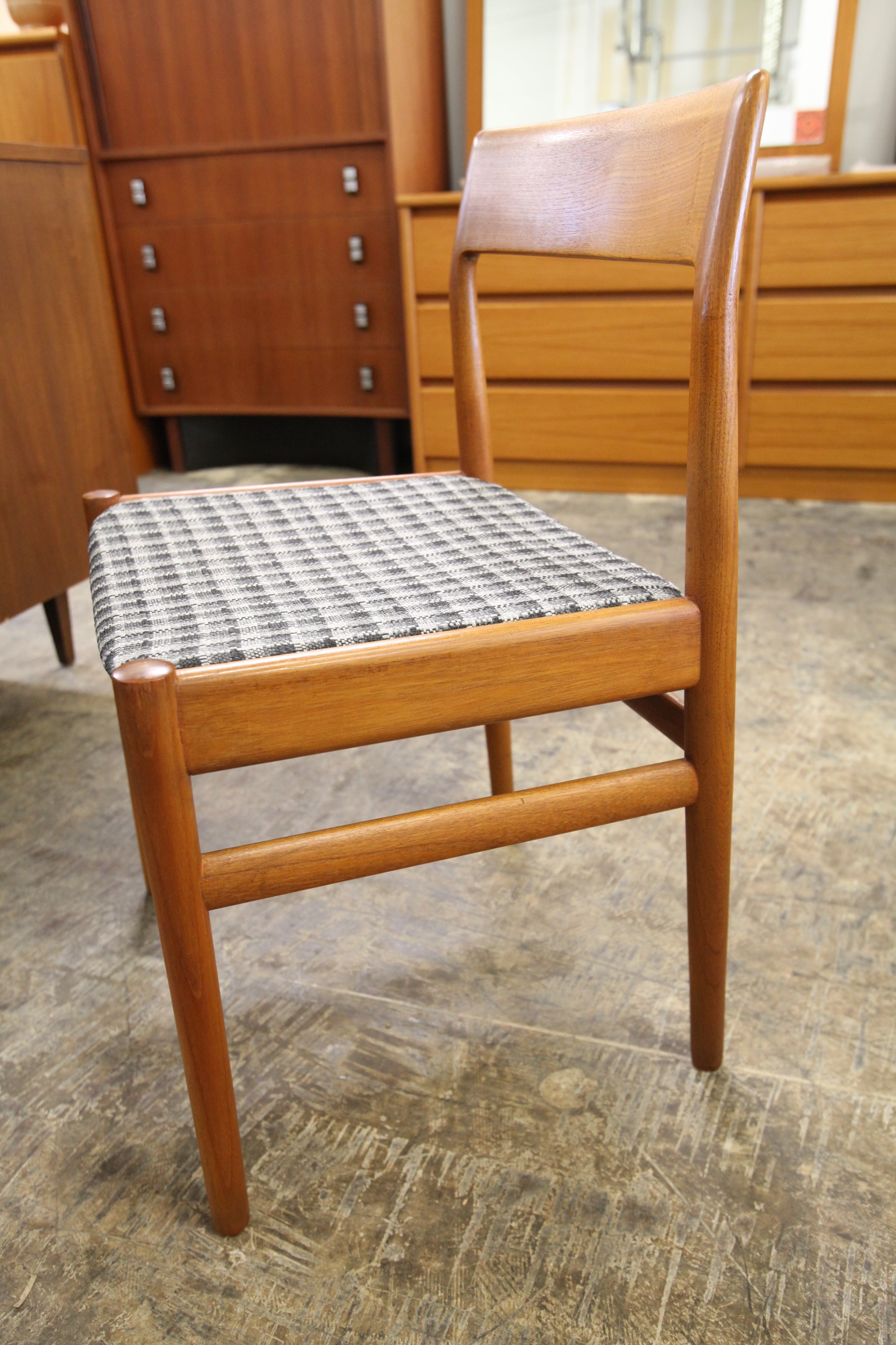 Vintage Single Teak Wood Back Chair by RS Associates Montreal (19.5"W x 16"D x 29.5"H)