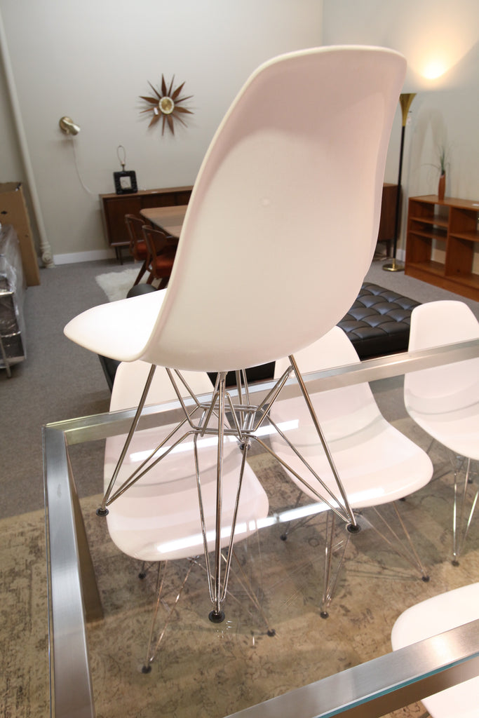 Set of 8 White Eiffel Replica Chairs
