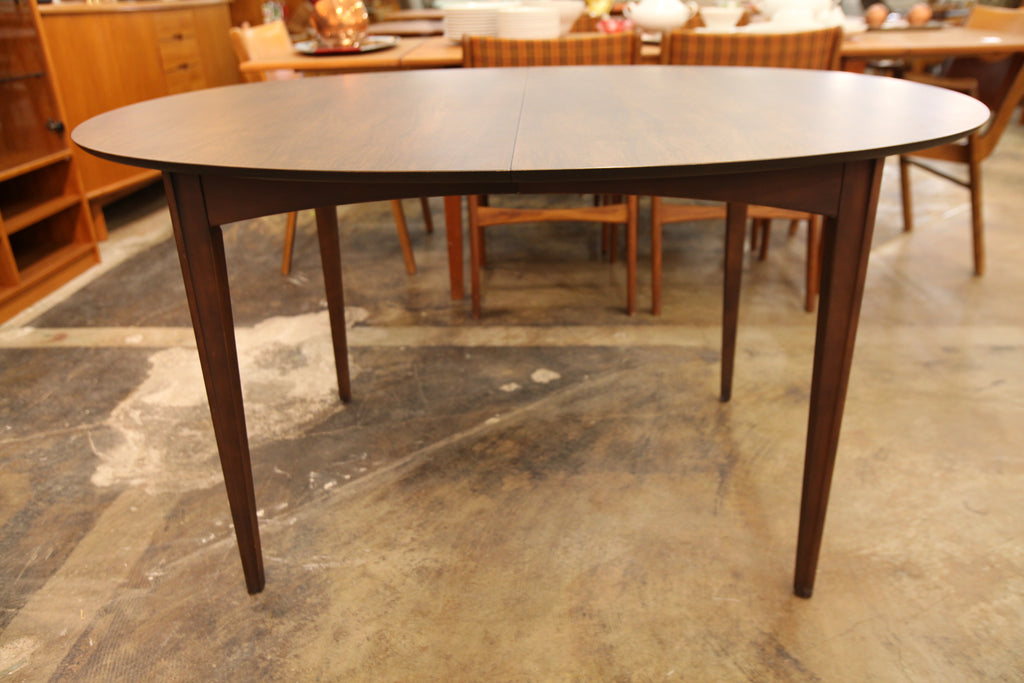Perfect Vintage Walnut Dining Table w/ 2 Leafs
