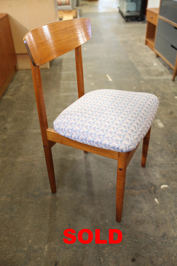 Vintage Single Wood Back Teak Dining Chair (19"W x 30.75"H x 18.5"D)