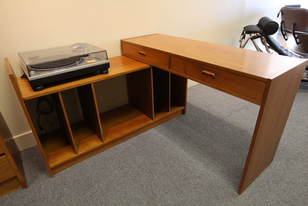 Vintage Teak Entertainment / Stereo Stand.  (Expands from 47.5"-93")